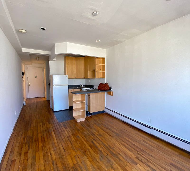 1st image of 530 W 47th St Penthouse Dd