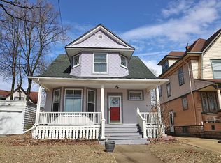 205 Villa St, Elgin, IL 60120