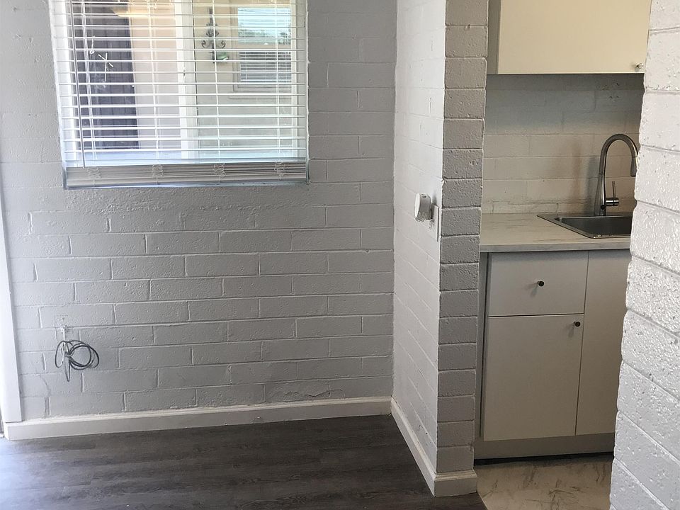 Brick walls to keep the summers cool.