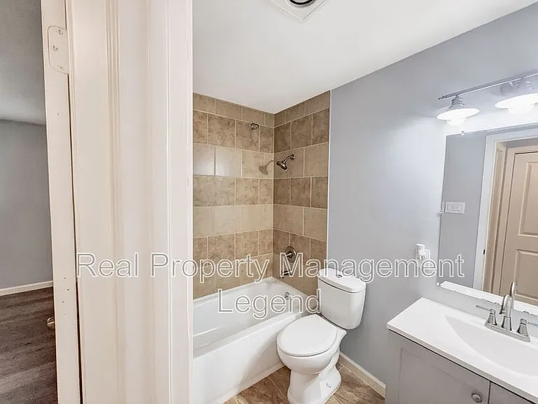 109 N Heights Dr — Photo 16