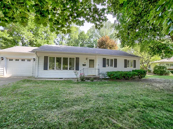 912 E Locust St, Watseka, IL 60970