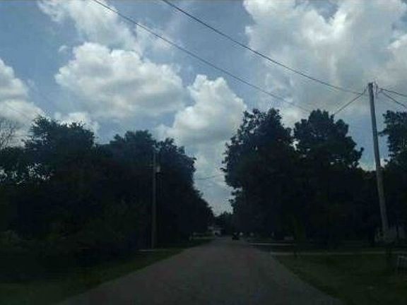 Exterior Neighborhood (street photo)