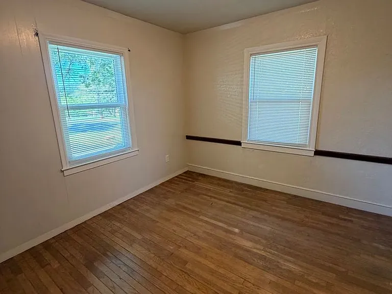 821 Lorane Rd — Photo 3