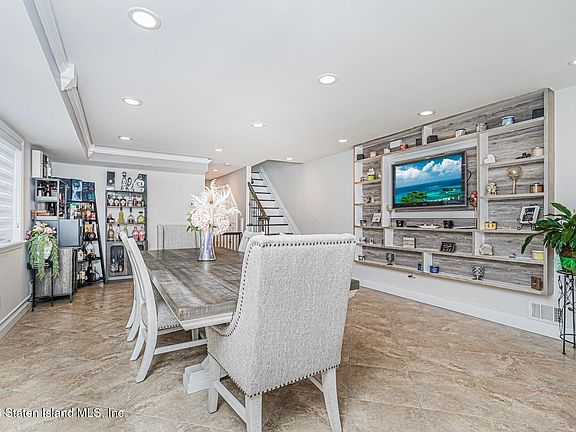 3rd image of 24 Darnell Ln