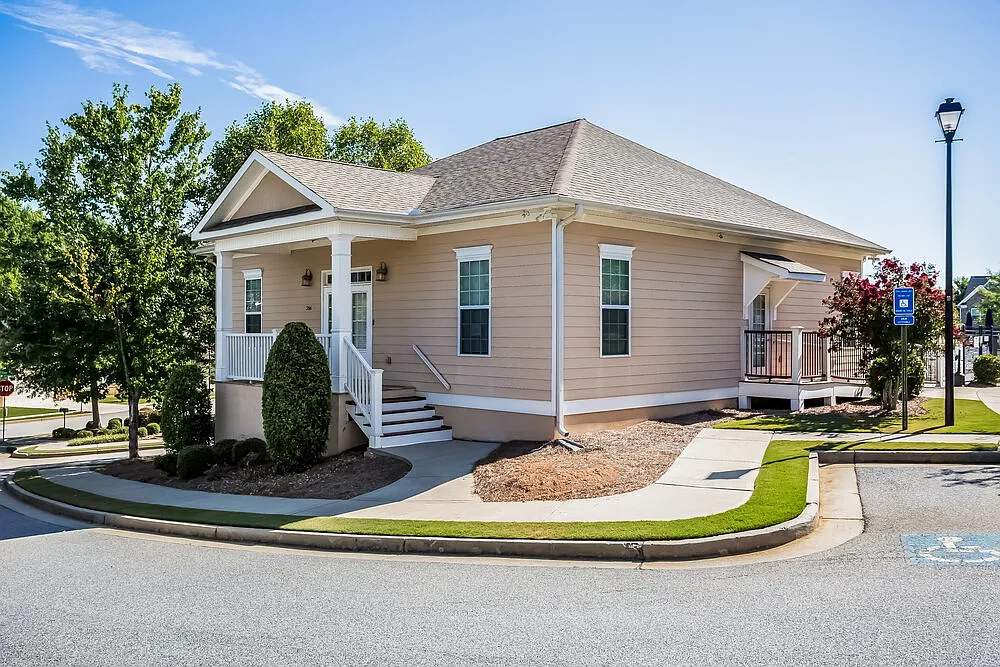 4 bed, 2.5 bath, 2072 sqft, $2,375 — Photo 3