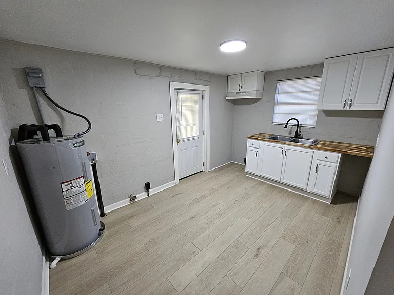 715 Woodard Ave — Photo 9