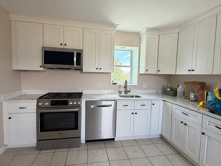 6 Edwards Pl #2 — Photo 2