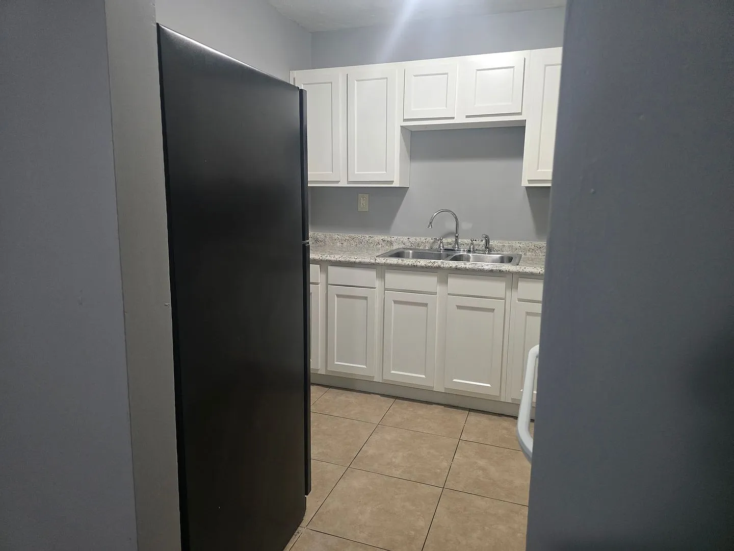 896 Mohawk Trail Apartments — Photo 4