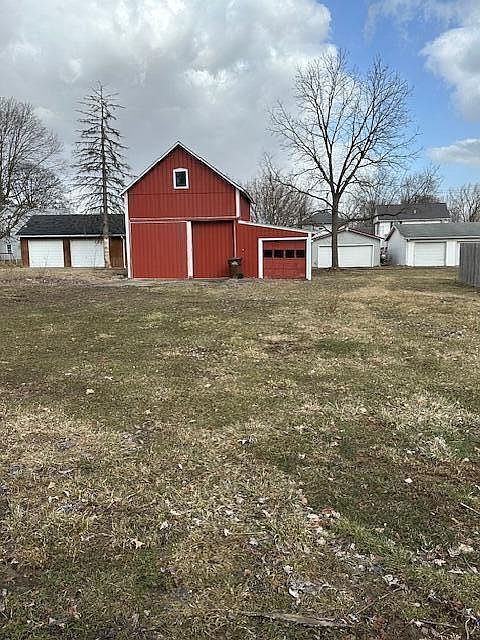 1st image of 32 Zent Ave