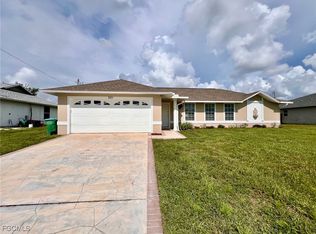 621 SW 10th Pl, Cape Coral, FL 33991