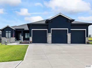 19027 Sycamore Dr, Gretna, NE 68028