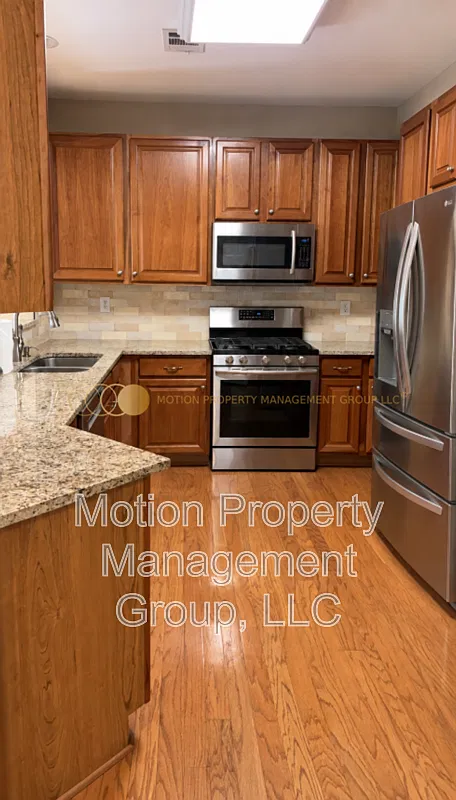 3 bed, 2.0 bath, 1350 sqft, $2,200 — Photo 3