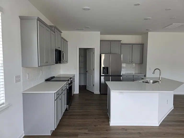 5242 Amaryllis Way — Photo 8