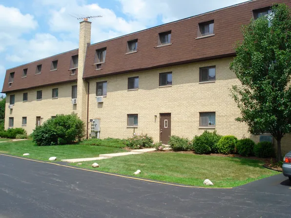 112 Olesen Dr APT 100, Naperville, IL 60540
