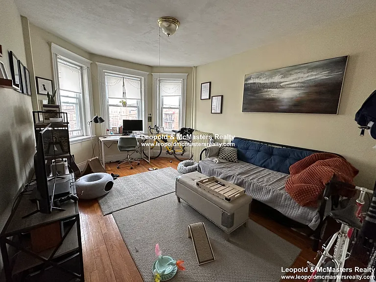 Kelton Street Apartments — Photo 52