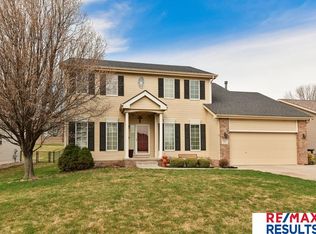 212 Castle Pine Dr, Papillion, NE 68133