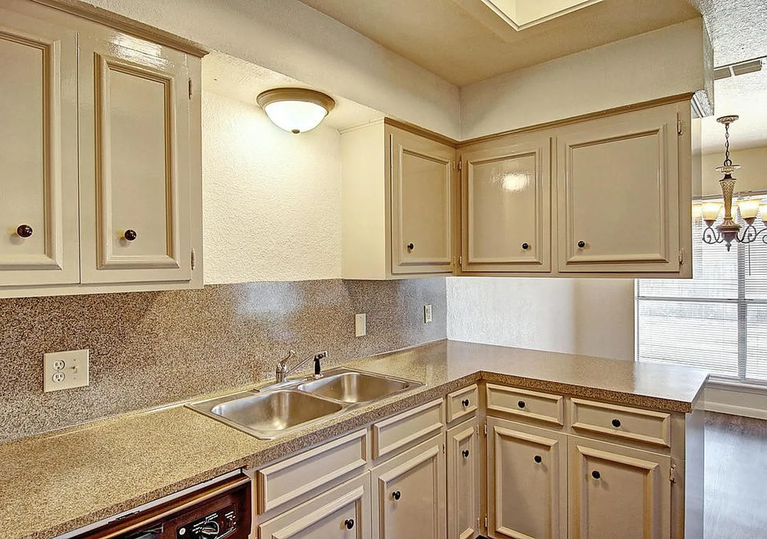 4305 Beard - 4/Bed 2/Bath - $2095/month — Photo 4