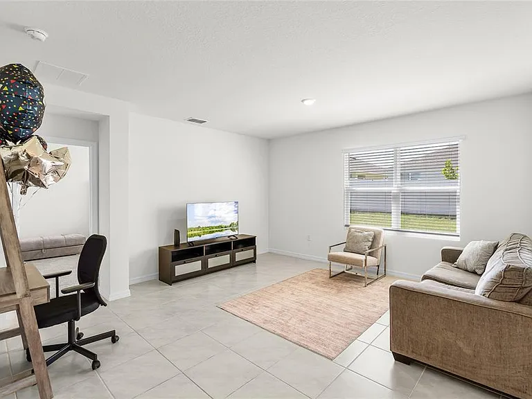 1340 Daisy Field Dr — Photo 9
