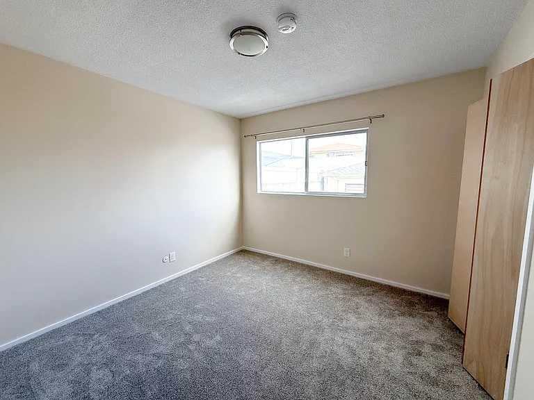 1252 W 25th St #2 — Photo 11