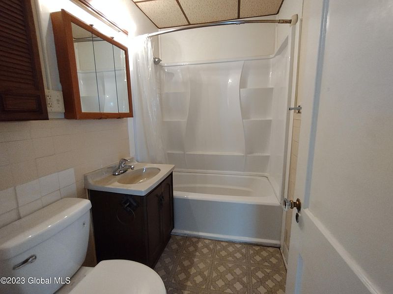3rd image of 461 8th Avenue