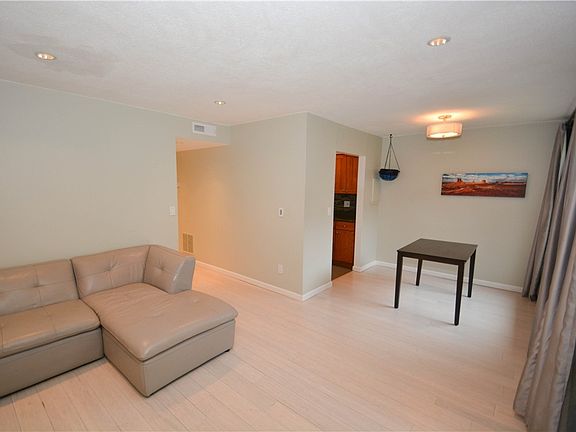 3rd image of 12520 NE 145th St APT E44