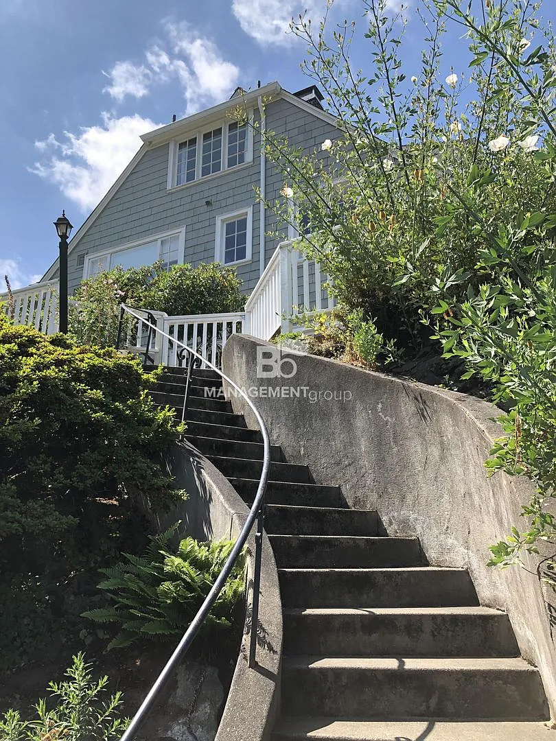 Portland Heights- Beautiful Home loaded with Character & Charm-Updated Kitchen- Spacious Yard — Photo 3