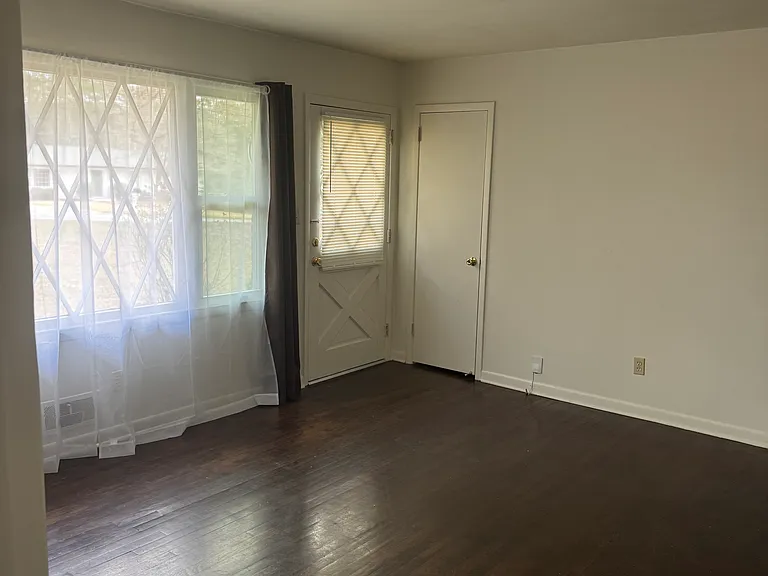 710 Earl St SE — Photo 13
