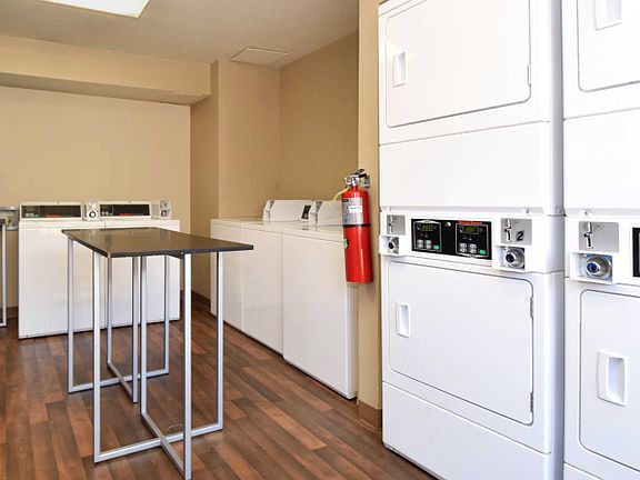 3rd image of 939 International Dr #Studiob