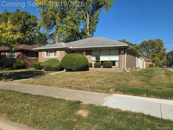 23400 Sussex Ave, Oak Park, MI 48237