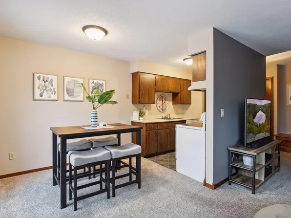 907 11th Ave S APT 7, Hopkins, MN 55343