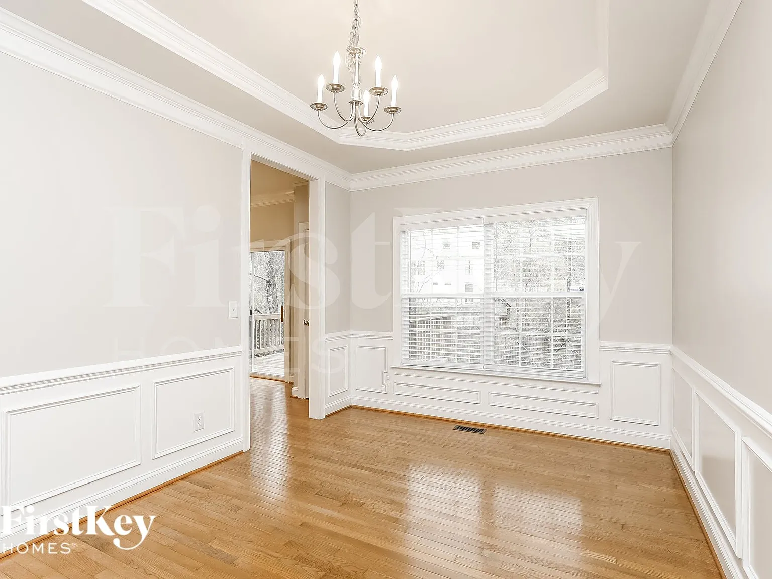 5 bed, 3.5 bath, 2506 sqft, $3,055 — Photo 3