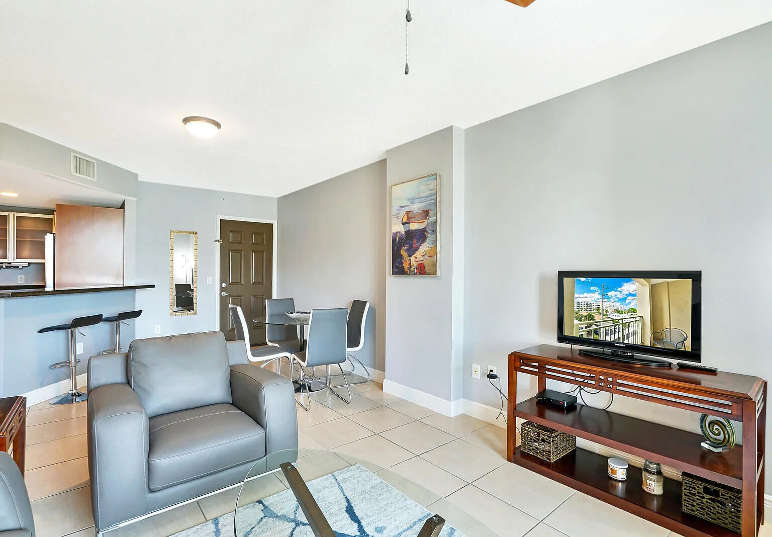 610 Clematis Condominium — Photo 4