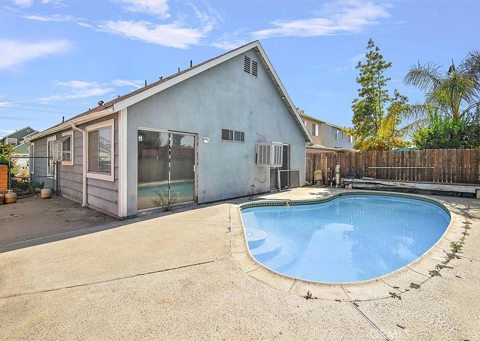 1st image of 938 Manzanita St