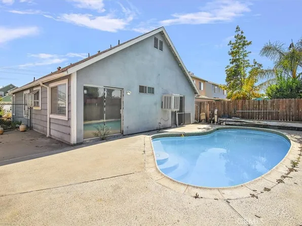 938 Manzanita St, Bloomington, CA 92316