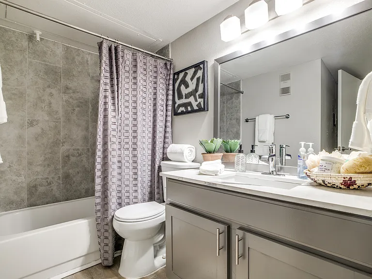 The Sutton Apartments — Photo 9