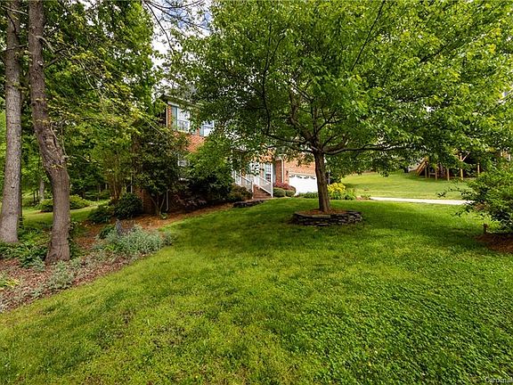 3rd image of 1332 Farragut Ct E
