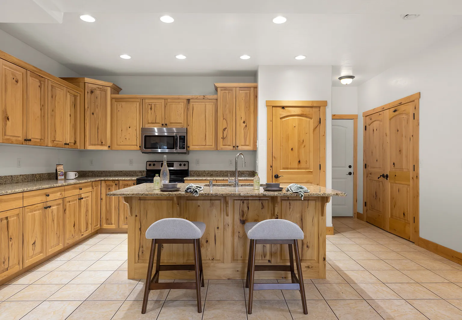 3 bed, 1569 sqft, $3,800 — Photo 2