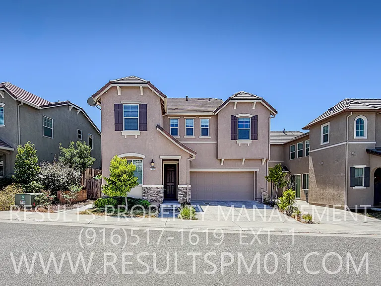 1041 Bridlewood Dr — Photo 1