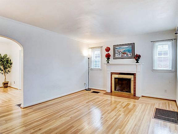 4th image of 3328 Ameliamont Ave