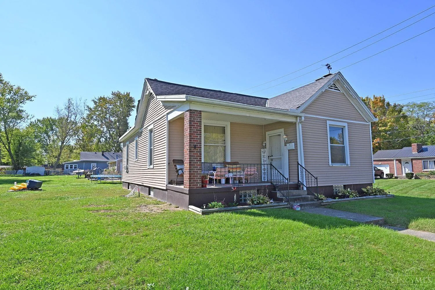 689 W Main St photo 1