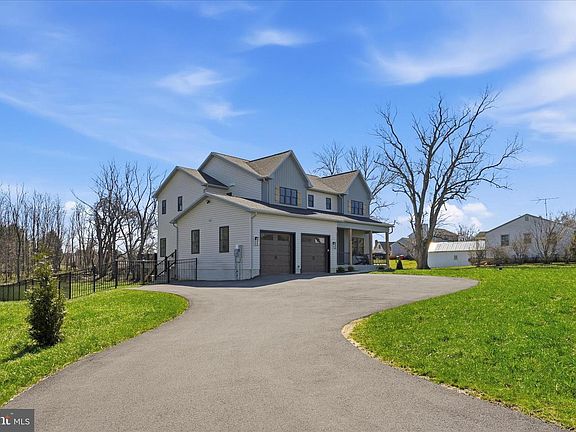 5th image of 1434 Cloverdale Rd