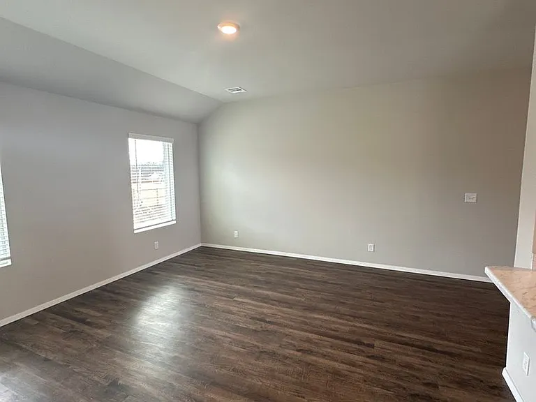 1105 E Honolulu St — Photo 12