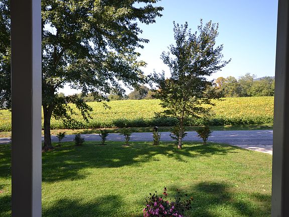 3rd image of 3 N Foothills Dr