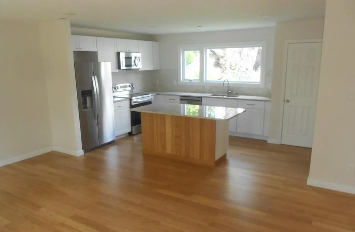 3 bed, 2.5 bath, 1760 sqft, $2,550 — Photo 4
