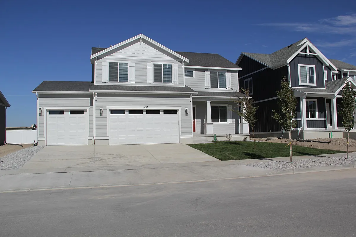 Building Photo - 1152 Commodore Ln