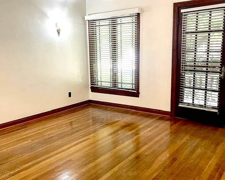 410 W Walnut St — Photo 36