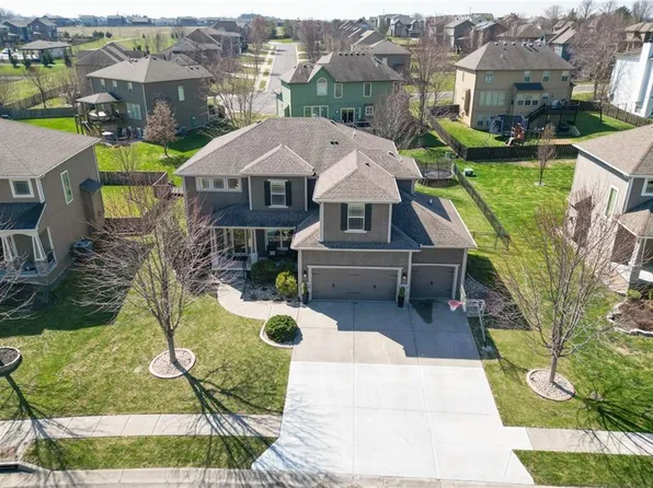 104 SW Shores Dr, Blue Springs, MO 64064