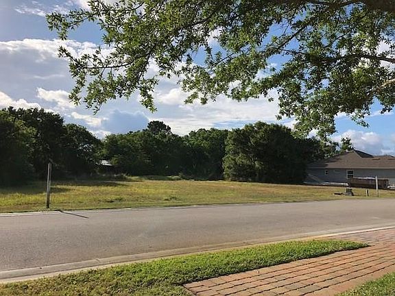 3rd image of 3965 Oak Hollow Ave