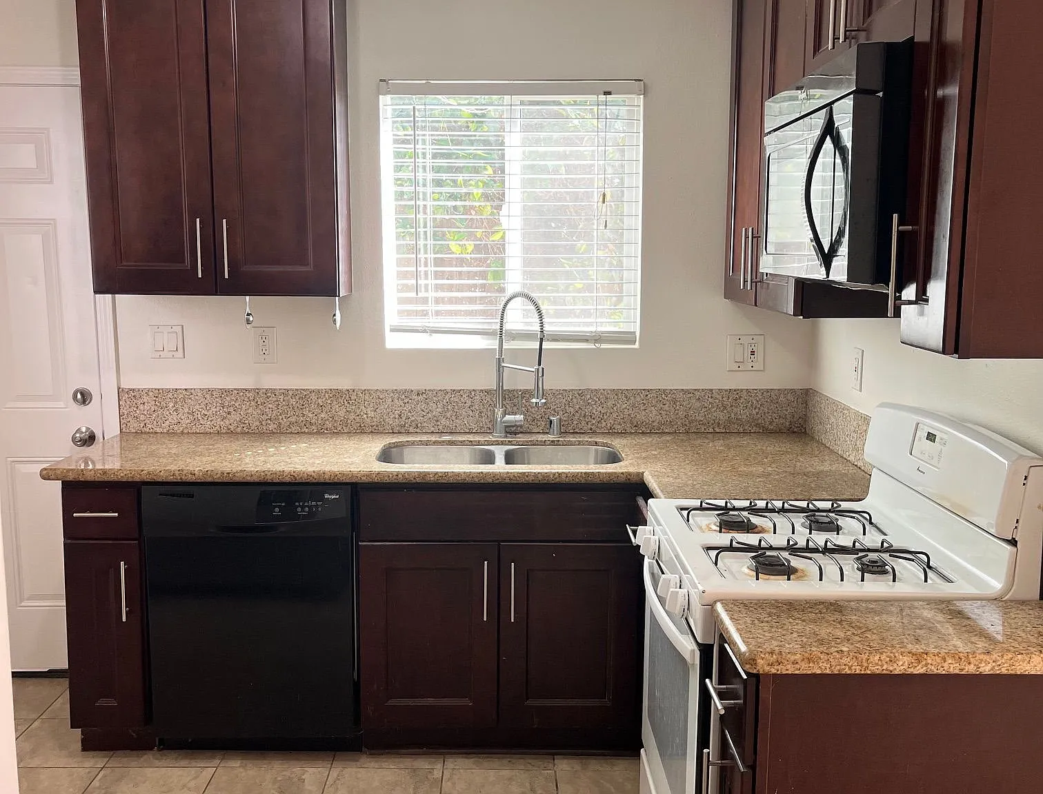 2 bed, 504 sqft, $1,845 — Photo 2