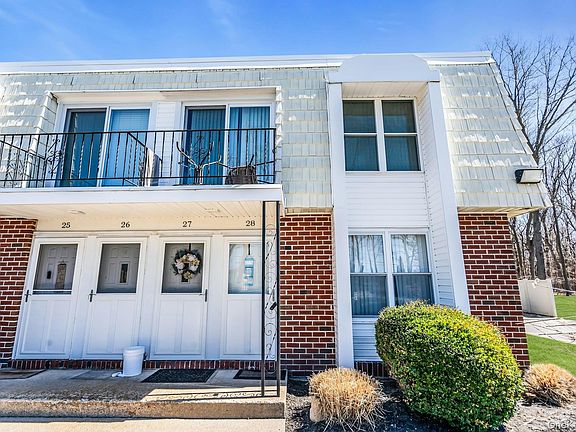3rd image of 53 Rocky Point Yaphank Rd #28
